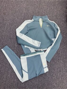 Nike Pro Matching two piece Set Leggings and Long Sleeve Workout top